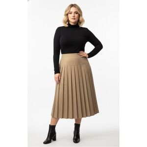 Women’s Mid Length Pleated Skirt (L)